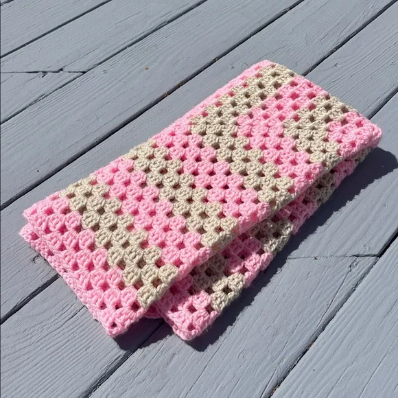 Handmade Crochet Baby Blanket Pink and Tan Brand New - Picture 4 of 5